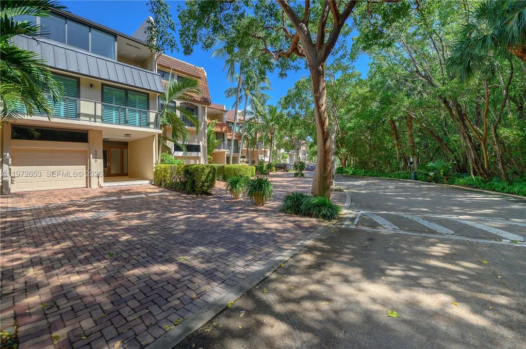 For Sale: $1,995,000 (4 beds, 3 baths, 2651 Square Feet)