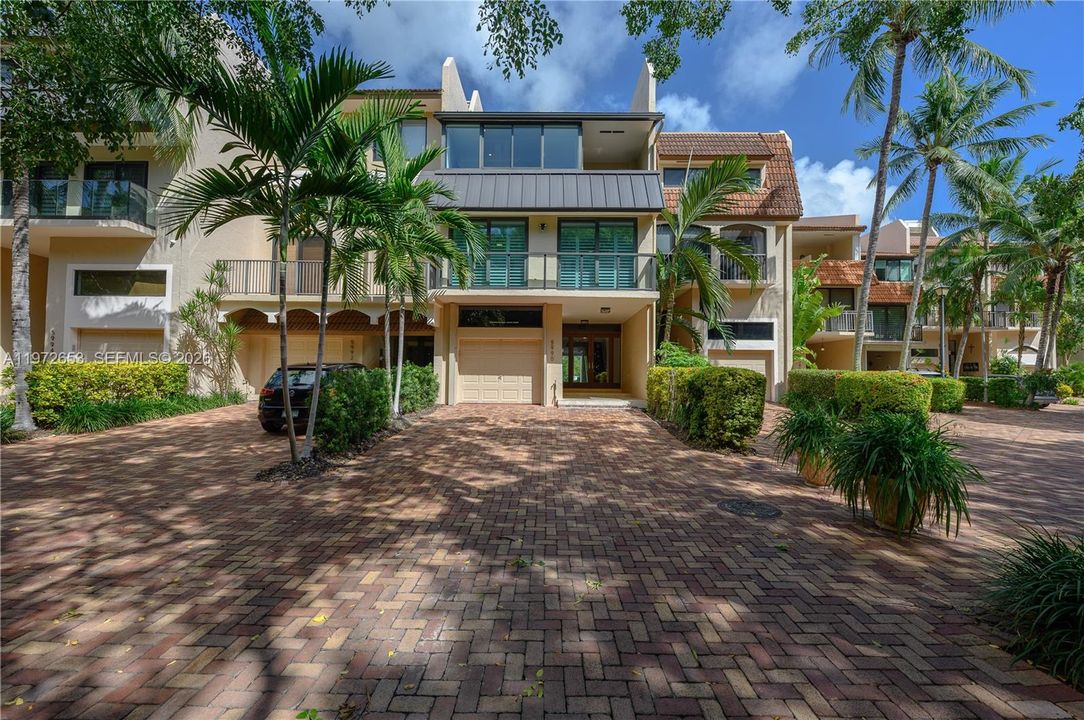 For Sale: $1,995,000 (4 beds, 3 baths, 2651 Square Feet)