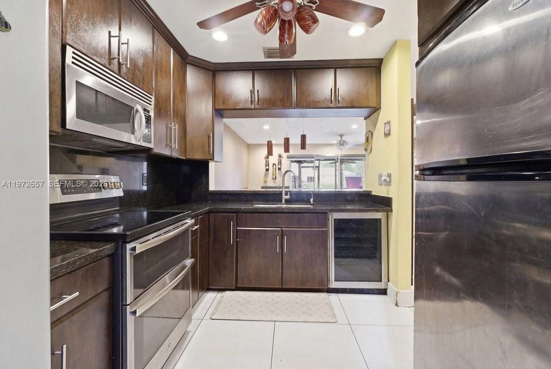 На продажу: $449,000 (3 спален, 2 ванн, 1361 Квадратных фут)