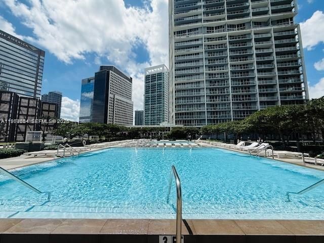 待售: $415,000 (0 贝兹, 1 浴室, 546 平方英尺)