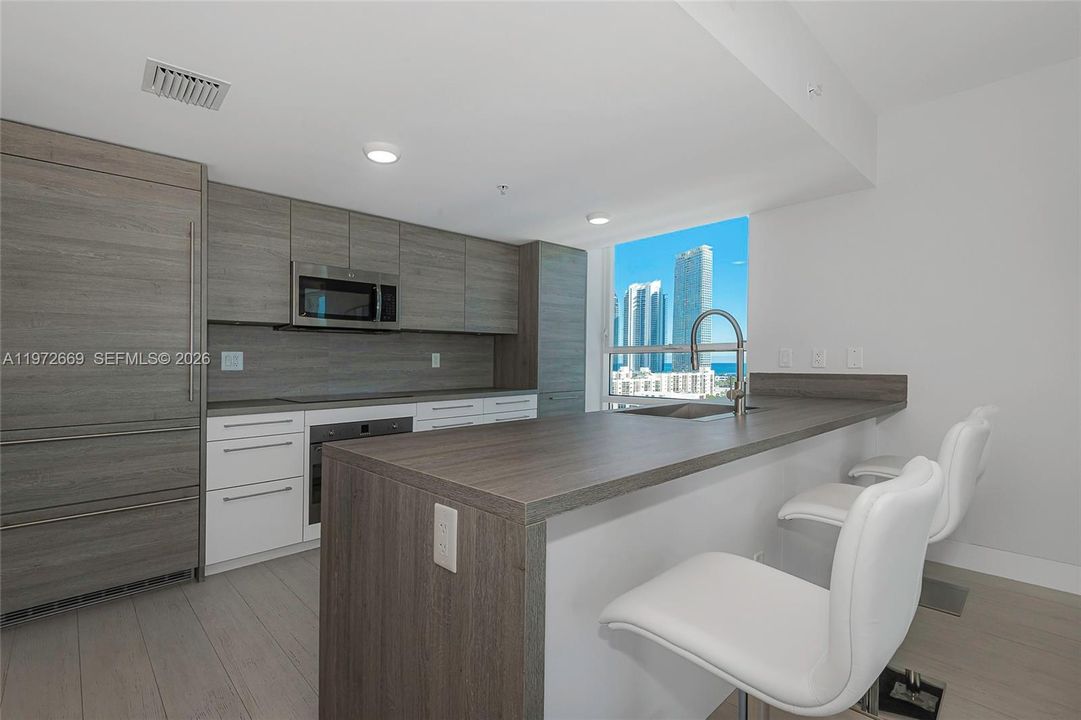 For Sale: $1,300,000 (3 beds, 3 baths, 1687 Square Feet)