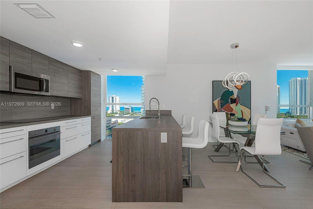 For Sale: $1,300,000 (3 beds, 3 baths, 1687 Square Feet)