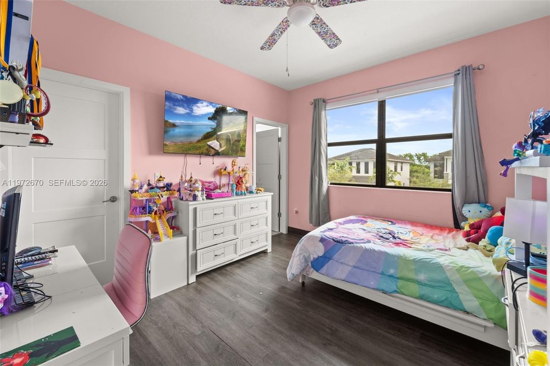 For Sale: $1,290,000 (5 beds, 4 baths, 3135 Square Feet)