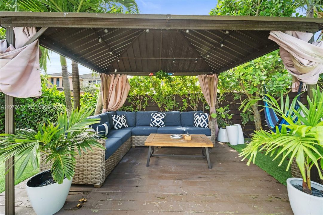 For Sale: $1,290,000 (5 beds, 4 baths, 3135 Square Feet)