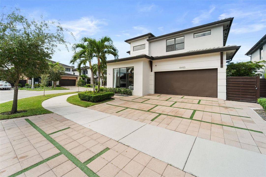 For Sale: $1,290,000 (5 beds, 4 baths, 3135 Square Feet)