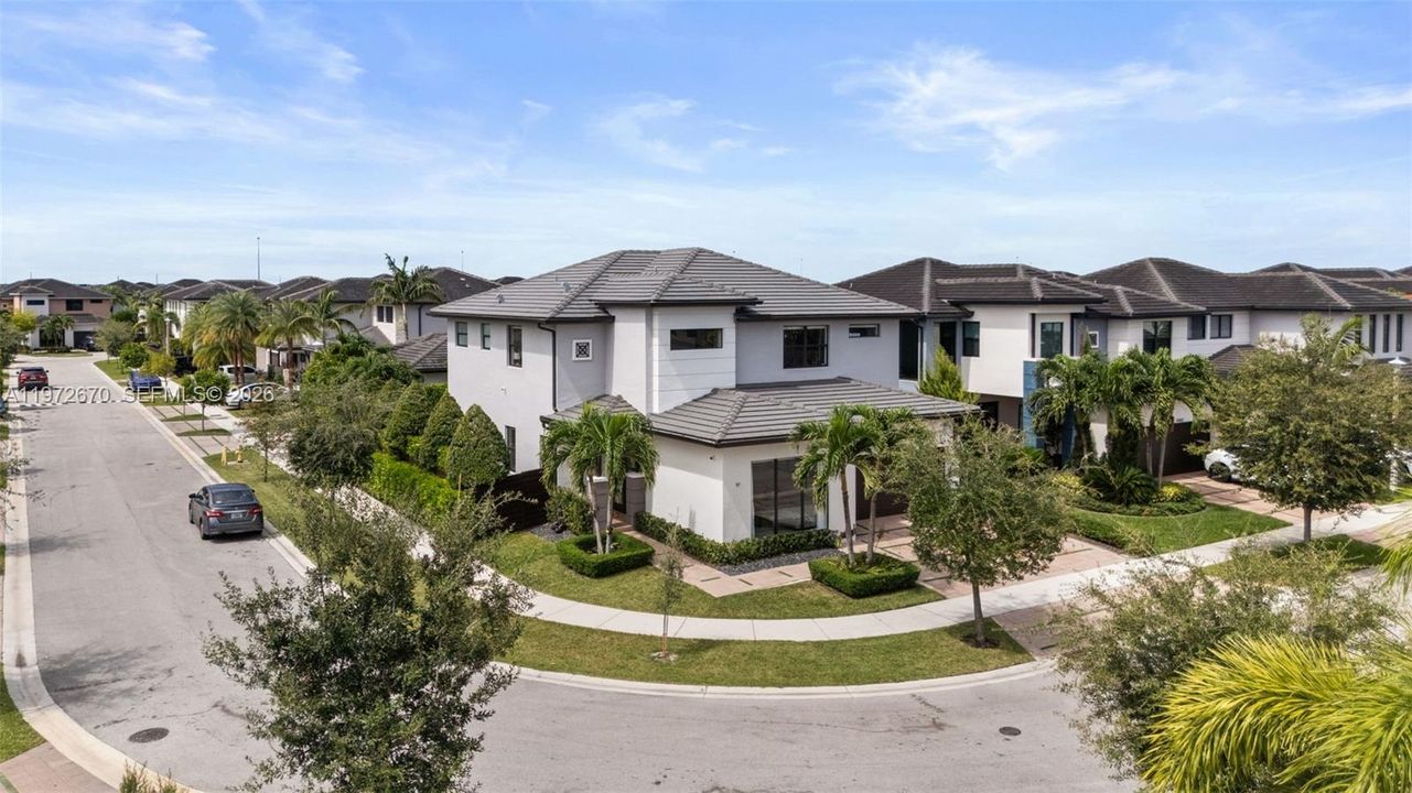 For Sale: $1,290,000 (5 beds, 4 baths, 3135 Square Feet)