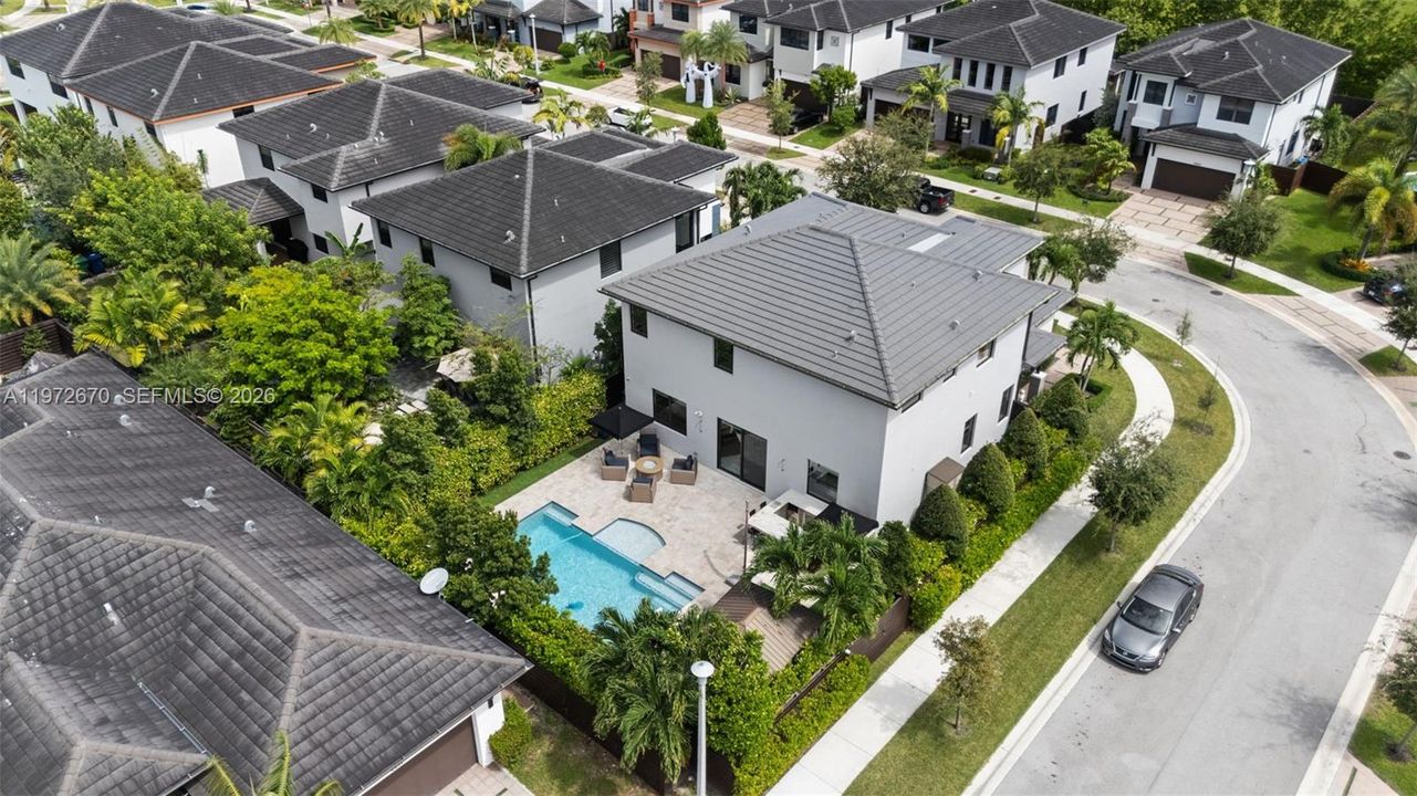 For Sale: $1,290,000 (5 beds, 4 baths, 3135 Square Feet)