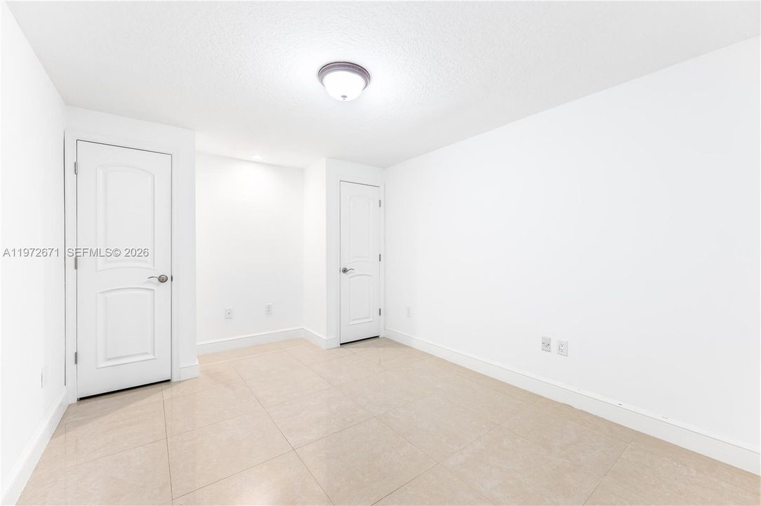 Recently Rented: $9,800 (4 beds, 3 baths, 3500 Square Feet)