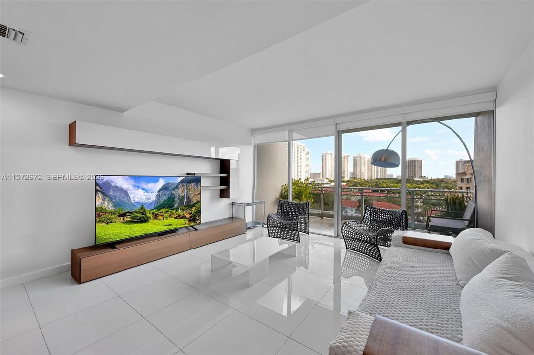 For Sale: $1,099,000 (3 beds, 3 baths, 1869 Square Feet)