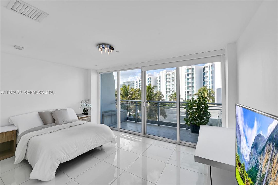 For Sale: $1,099,000 (3 beds, 3 baths, 1869 Square Feet)