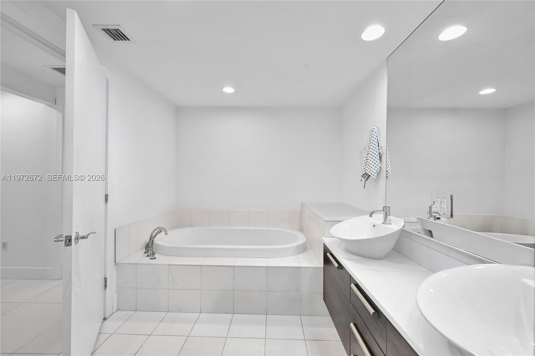 For Sale: $1,099,000 (3 beds, 3 baths, 1869 Square Feet)