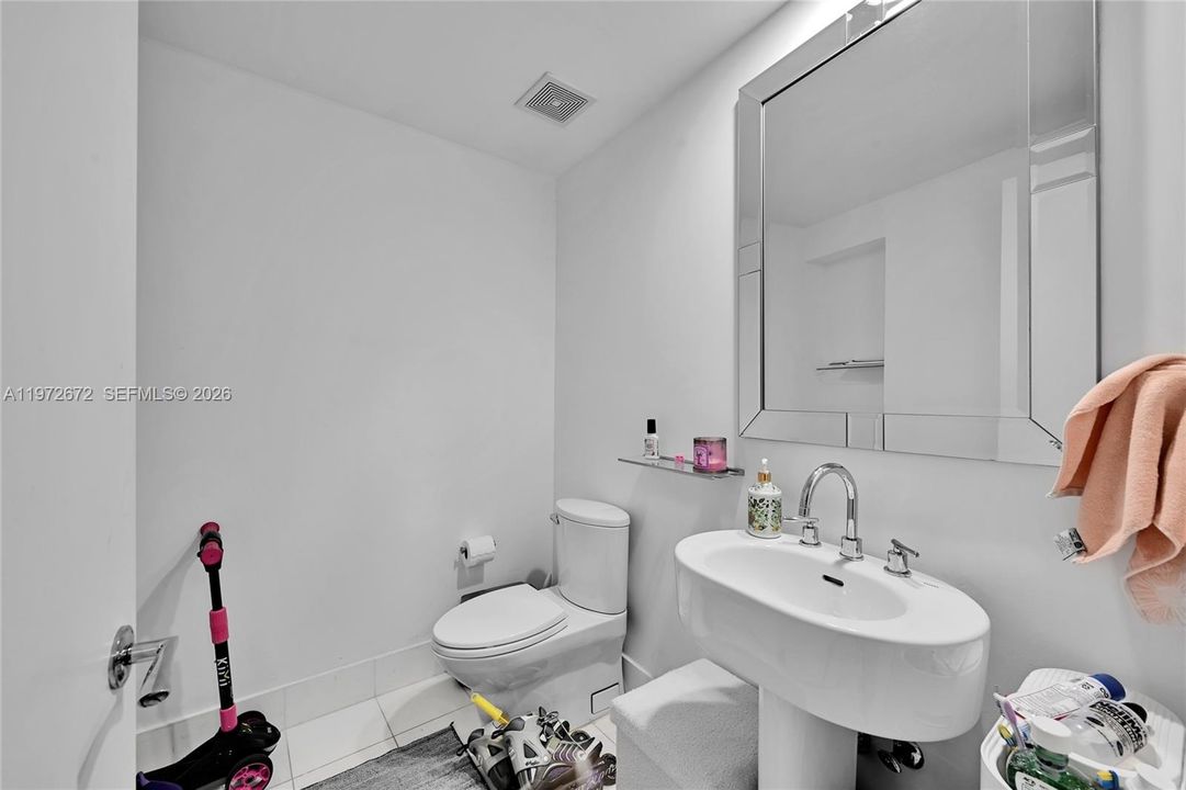 For Sale: $1,099,000 (3 beds, 3 baths, 1869 Square Feet)