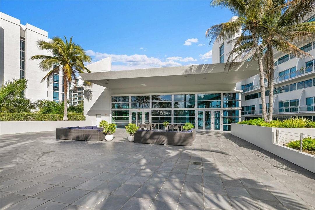 For Sale: $1,099,000 (3 beds, 3 baths, 1869 Square Feet)