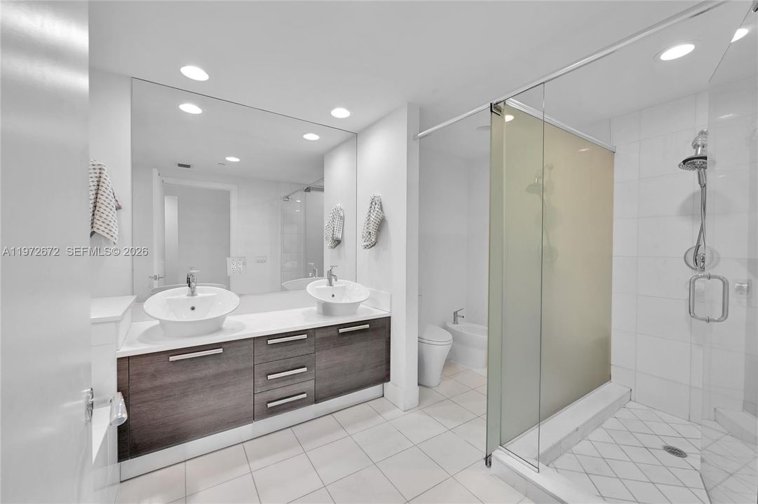 For Sale: $1,099,000 (3 beds, 3 baths, 1869 Square Feet)
