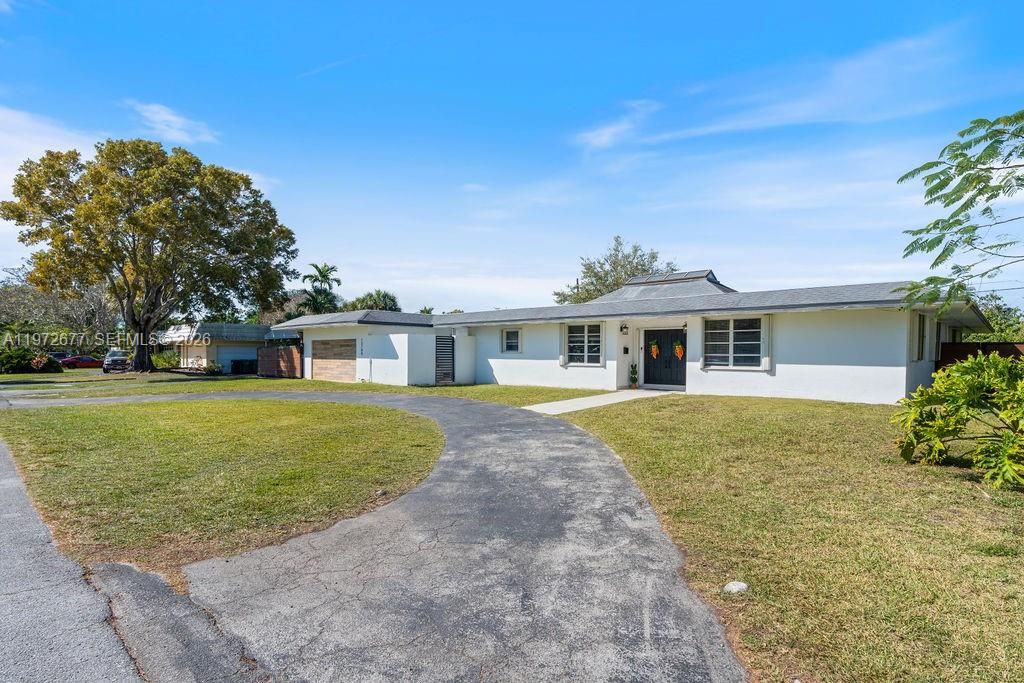 For Sale: $1,799,000 (6 beds, 4 baths, 4147 Square Feet)
