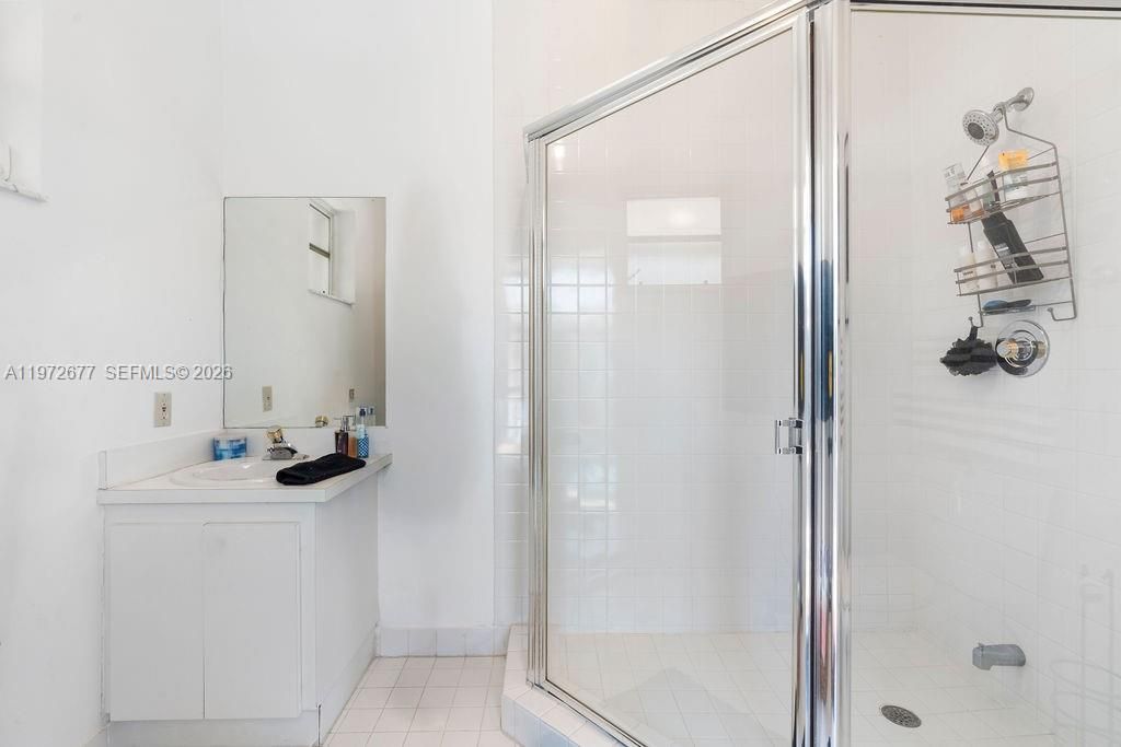 For Sale: $1,799,000 (6 beds, 4 baths, 4147 Square Feet)