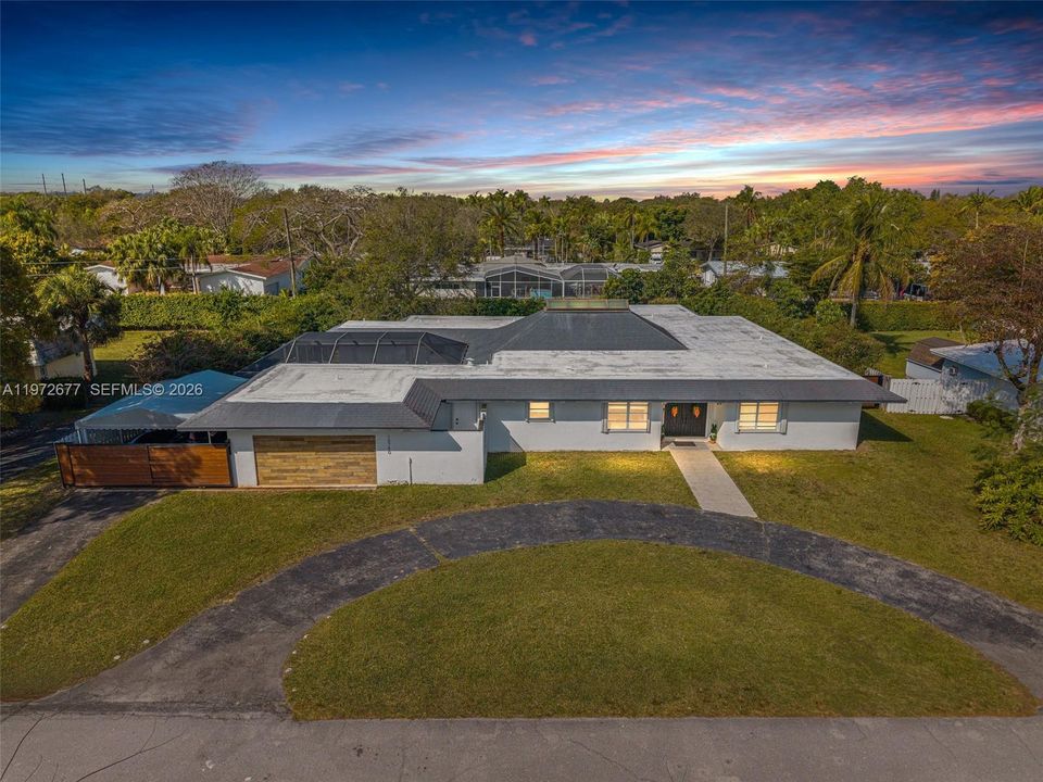 For Sale: $1,799,000 (6 beds, 4 baths, 4147 Square Feet)