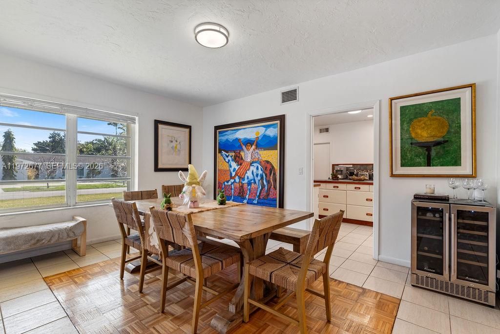 For Sale: $1,799,000 (6 beds, 4 baths, 4147 Square Feet)