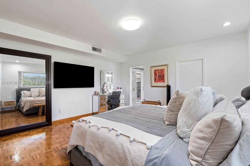 For Sale: $1,799,000 (6 beds, 4 baths, 4147 Square Feet)