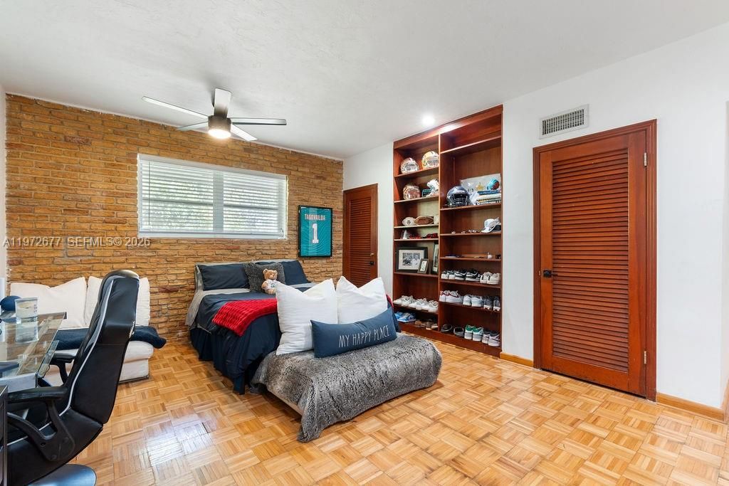 For Sale: $1,799,000 (6 beds, 4 baths, 4147 Square Feet)