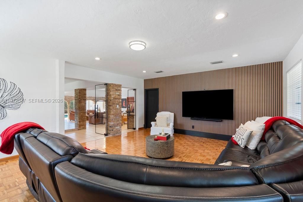 For Sale: $1,799,000 (6 beds, 4 baths, 4147 Square Feet)