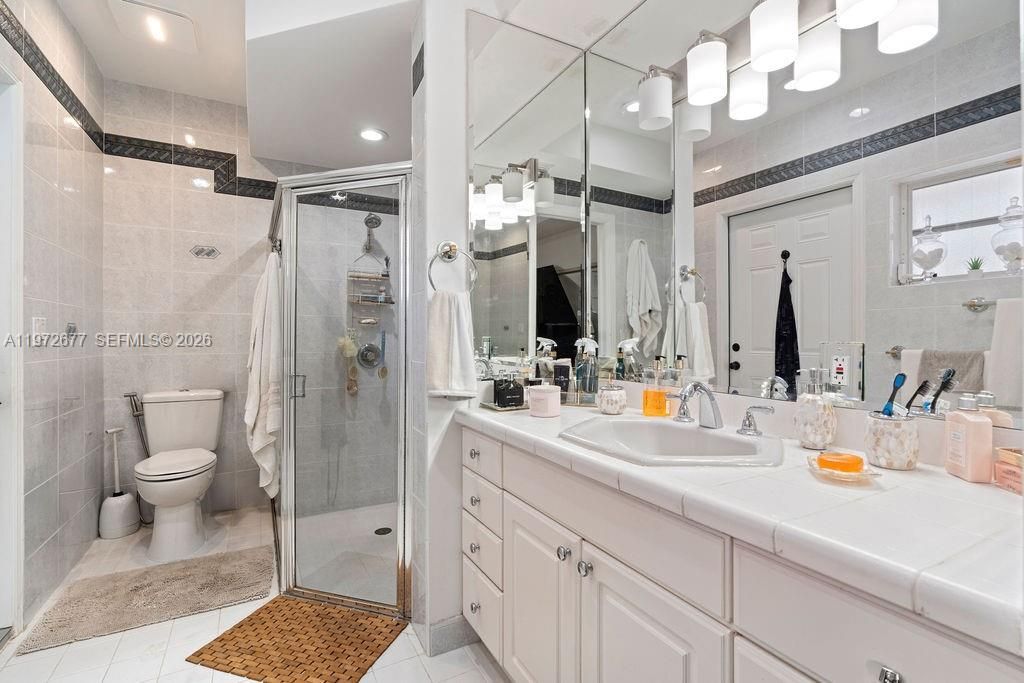 For Sale: $1,799,000 (6 beds, 4 baths, 4147 Square Feet)