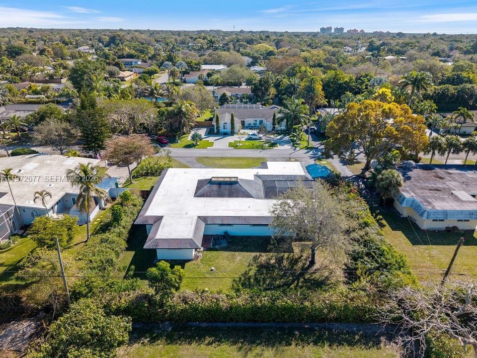 For Sale: $1,799,000 (6 beds, 4 baths, 4147 Square Feet)