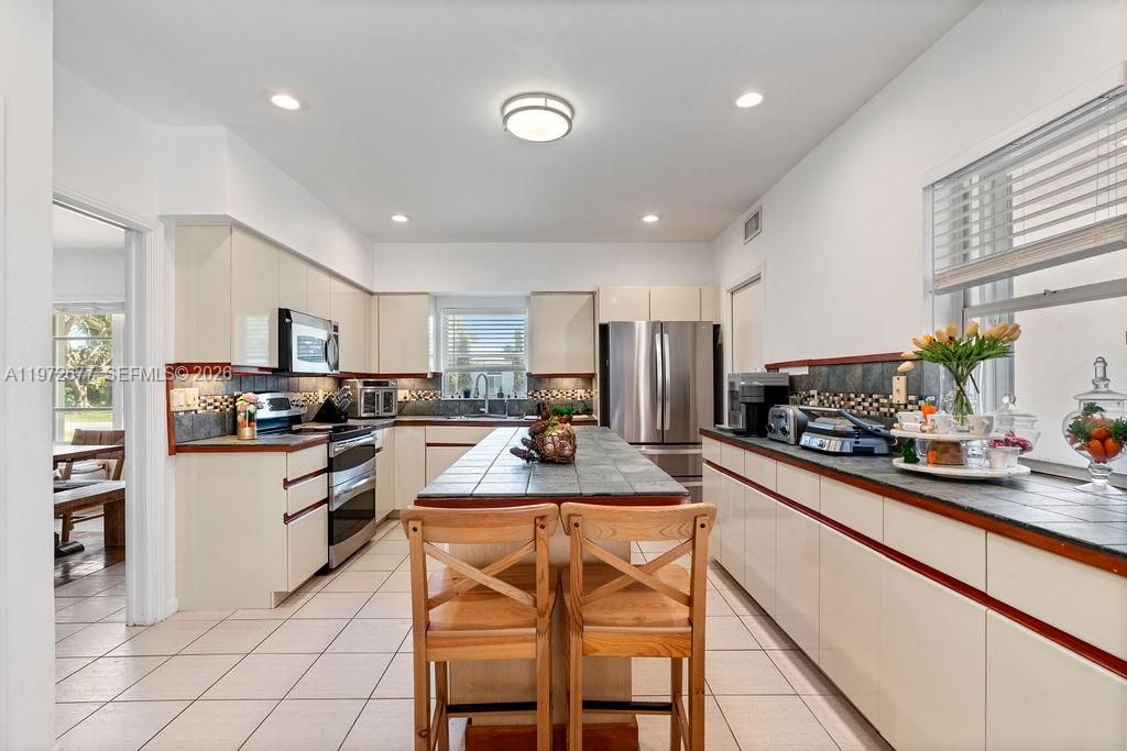 For Sale: $1,799,000 (6 beds, 4 baths, 4147 Square Feet)
