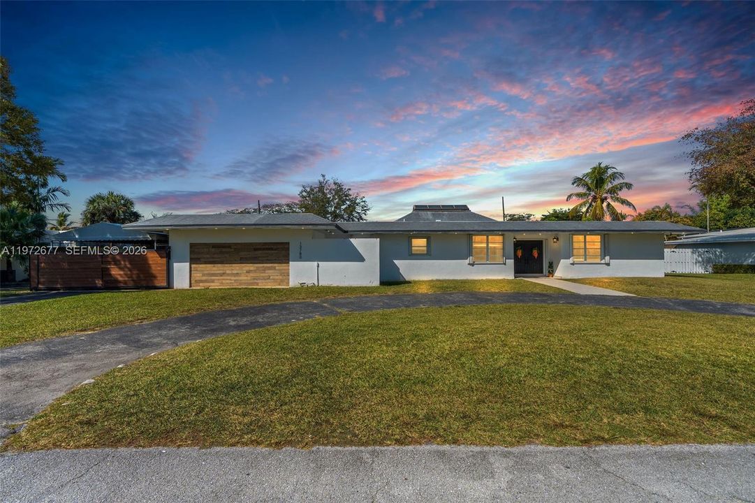 For Sale: $1,799,000 (6 beds, 4 baths, 4147 Square Feet)