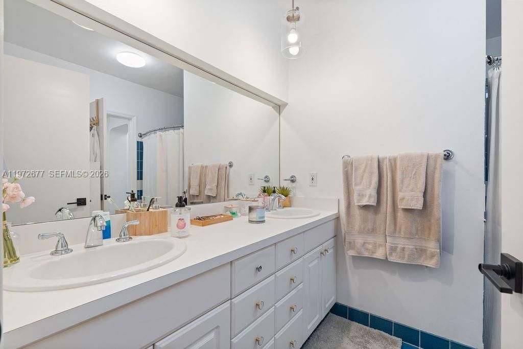 For Sale: $1,799,000 (6 beds, 4 baths, 4147 Square Feet)
