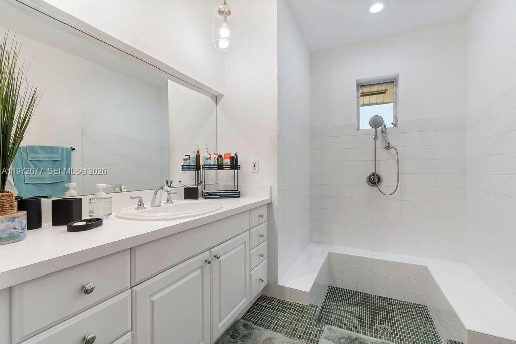 For Sale: $1,799,000 (6 beds, 4 baths, 4147 Square Feet)