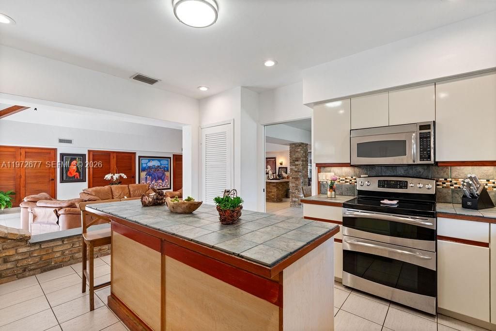For Sale: $1,799,000 (6 beds, 4 baths, 4147 Square Feet)