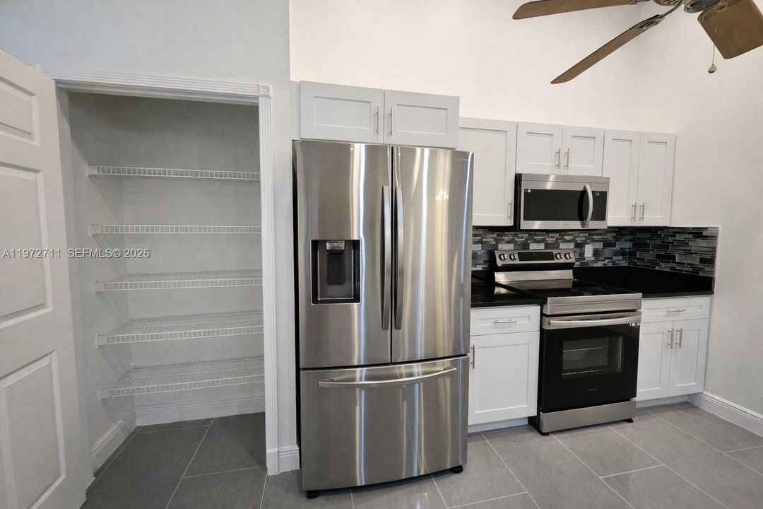 For Rent: $2,300 (3 beds, 2 baths, 1767 Square Feet)