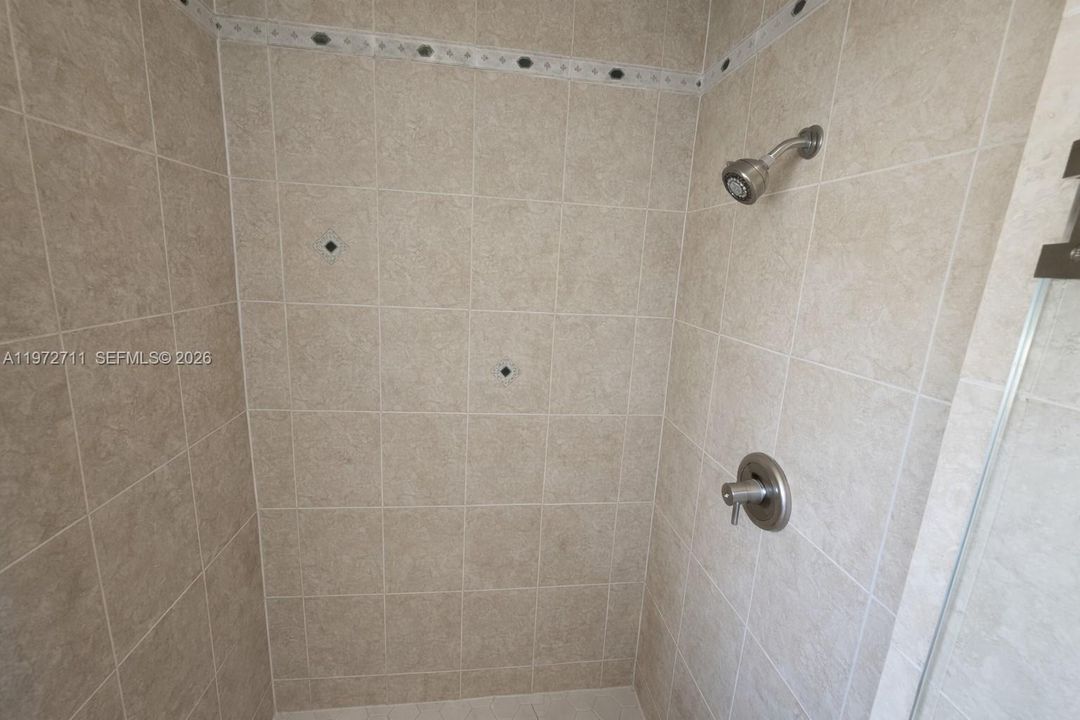 For Rent: $2,300 (3 beds, 2 baths, 1767 Square Feet)