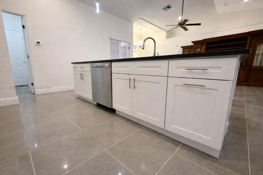 For Rent: $2,300 (3 beds, 2 baths, 1767 Square Feet)