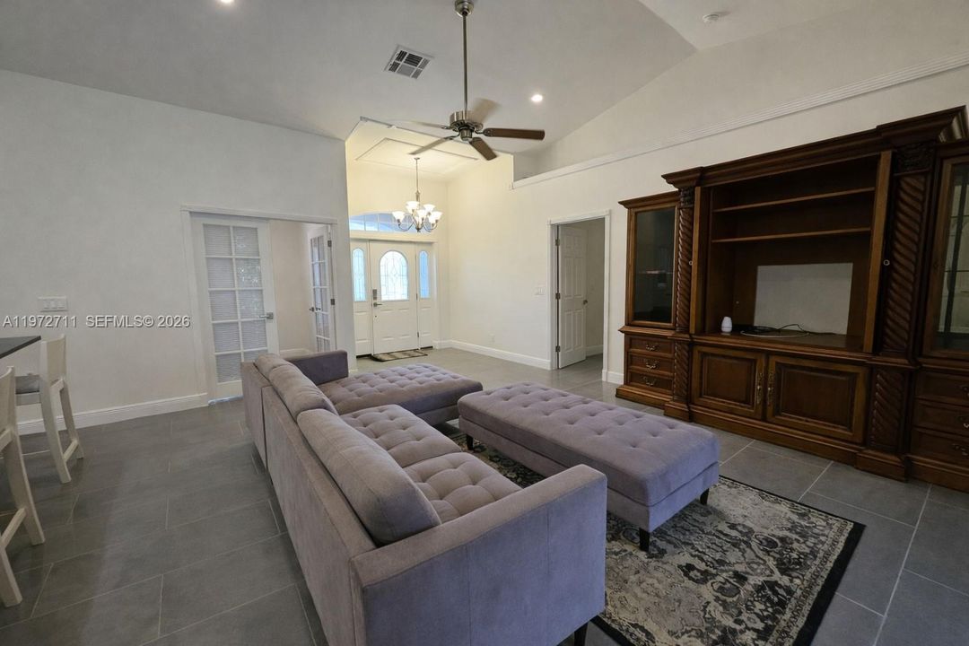 For Rent: $2,300 (3 beds, 2 baths, 1767 Square Feet)