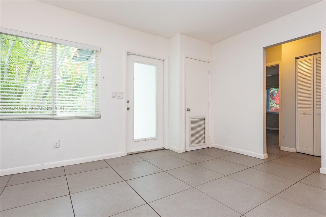 В аренду: $5,675 (3 спален, 2 ванн, 1405 Квадратных фут)