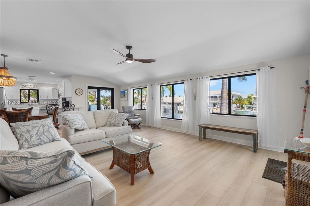 Vendido Recientemente: $2,350,000 (2 camas, 2 baños, 1584 Pies cuadrados)