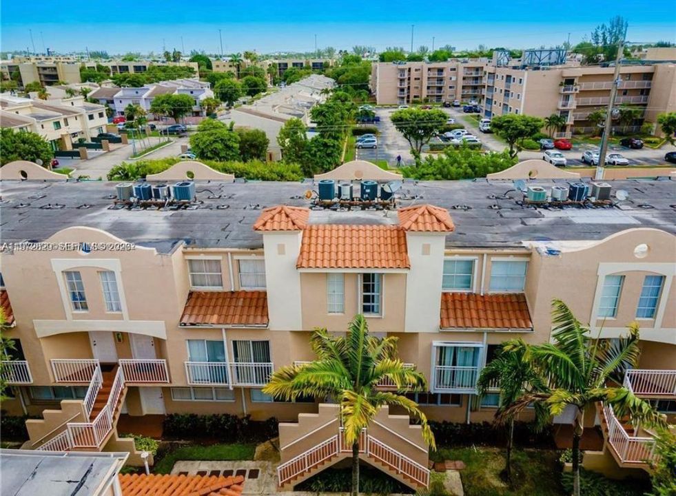 Active With Contract: $2,000 (1 beds, 1 baths, 676 Square Feet)