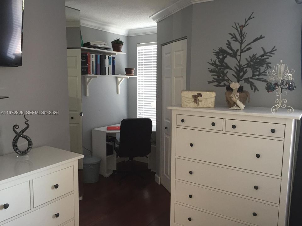 Active With Contract: $2,000 (1 beds, 1 baths, 676 Square Feet)
