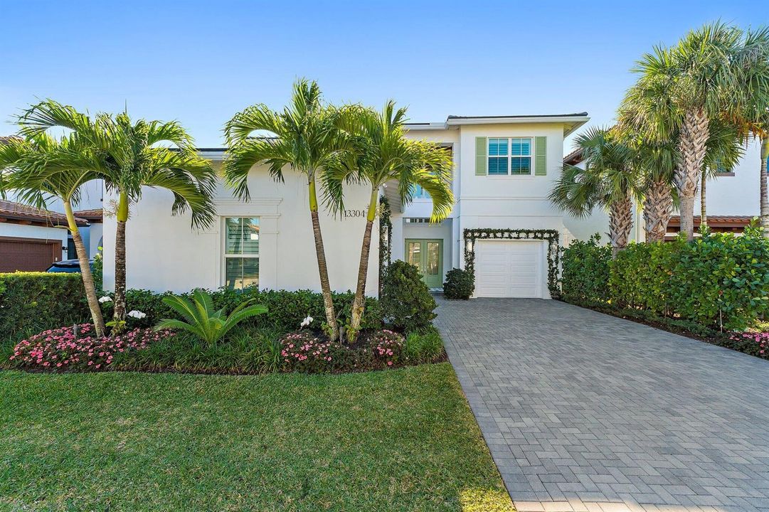 Spacious Front Yard