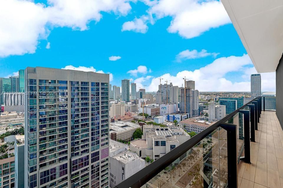 En Venta: $1,600,000 (3 camas, 3 baños, 1135 Pies cuadrados)