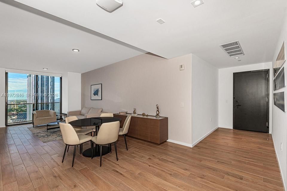 En Venta: $1,600,000 (3 camas, 3 baños, 1135 Pies cuadrados)