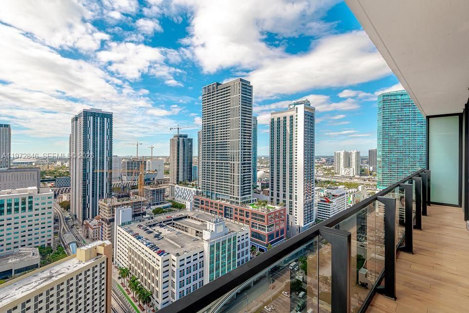 En Venta: $1,600,000 (3 camas, 3 baños, 1135 Pies cuadrados)