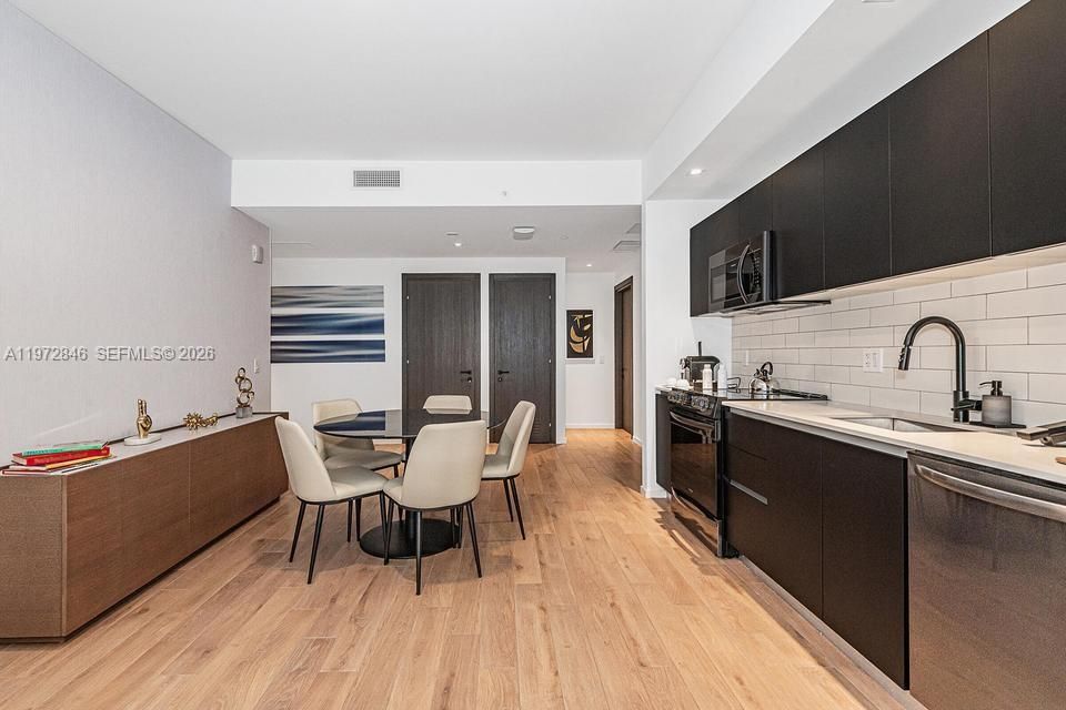 En Venta: $1,600,000 (3 camas, 3 baños, 1135 Pies cuadrados)