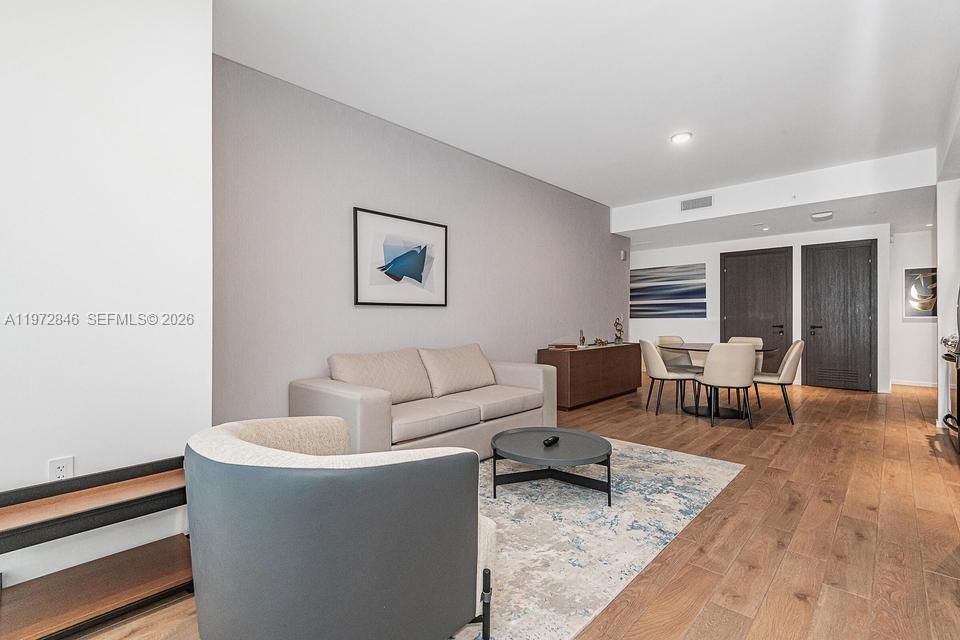 En Venta: $1,600,000 (3 camas, 3 baños, 1135 Pies cuadrados)