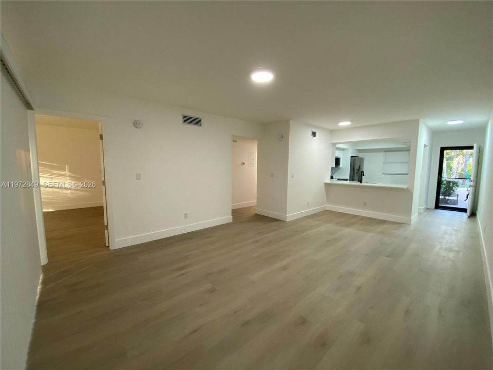 На продажу: $280,000 (2 спален, 2 ванн, 1132 Квадратных фут)