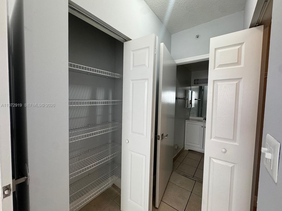 Activo con contrato: $200,000 (2 camas, 2 baños, 809 Pies cuadrados)