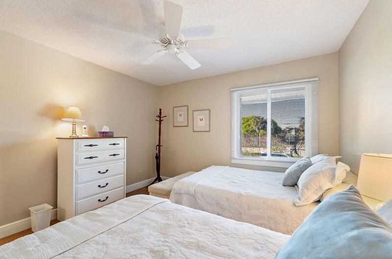 2nd bed from closet