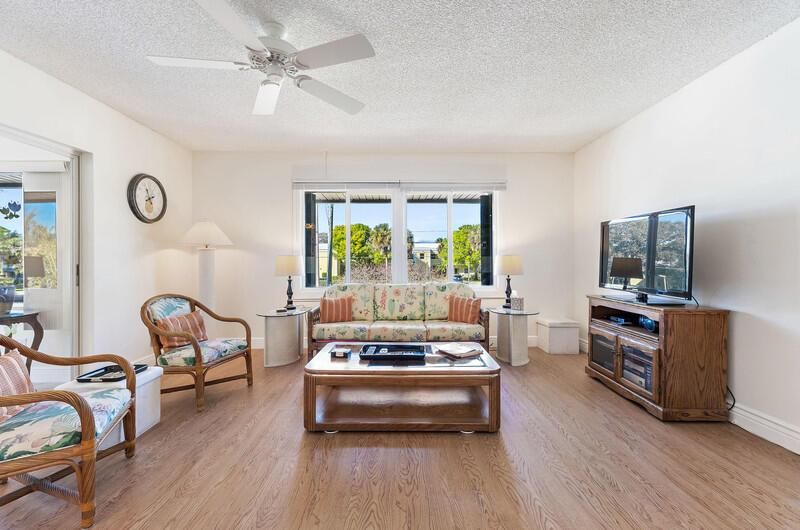 lvg room and window 7-205